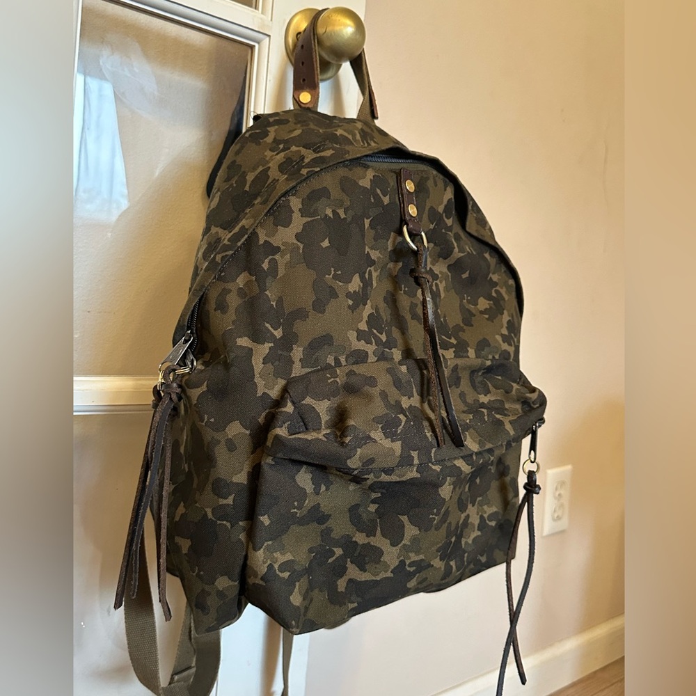 Camouflage Backpack - Picture 2 of 10